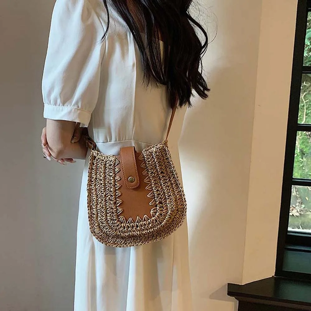 Portable Versatile Straw Weaving Saddle Bag Retro Large Capacity PU Woven Bag Khaki Beige Women Shoulder Pouch Shopping
Portable Versatile Straw Weaving Saddle Bag Retro Large Capacity PU Woven Bag Khaki Beige Women Shoulder Pouch Shopping