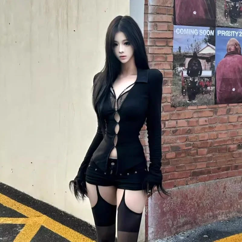 European And American Spicy Girl V-neck Hollow Out Long Sleeved T-shirt 2025 Spring New Fashion Lace Splicing Slim Sexy Tops
European And American Spicy Girl V-neck Hollow Out Long Sleeved T-shirt 2025 Spring New Fashion Lace Splicing Slim Sexy Tops