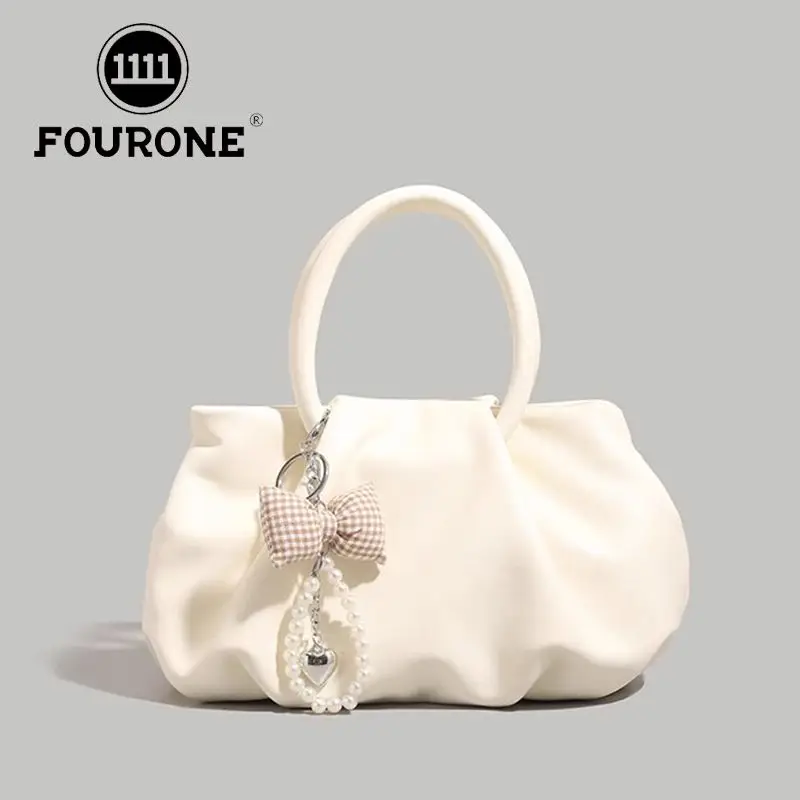 The High-end Pleated Cloud Bag Is A New, Simple and Stylish Handbag Women Fashion Versatile and Suitable Girl Commuting Package
The High-end Pleated Cloud Bag Is A New, Simple and Stylish Handbag Women Fashion Versatile and Suitable Girl Commuting Package