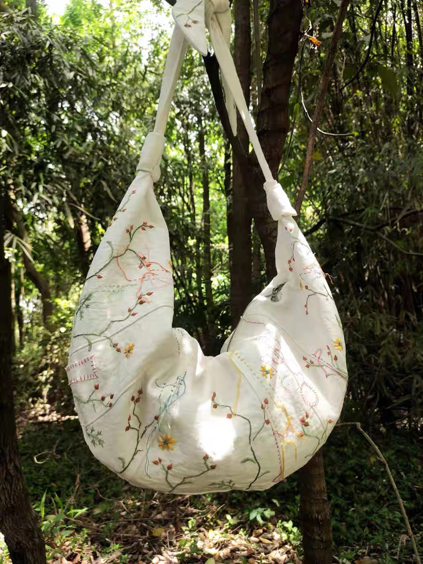 Embroidery Flower Linen Horn Bag 2025 New Casual Versatile Crossbody Commuter Canvas Bags
Embroidery Flower Linen Horn Bag 2025 New Casual Versatile Crossbody Commuter Canvas Bags