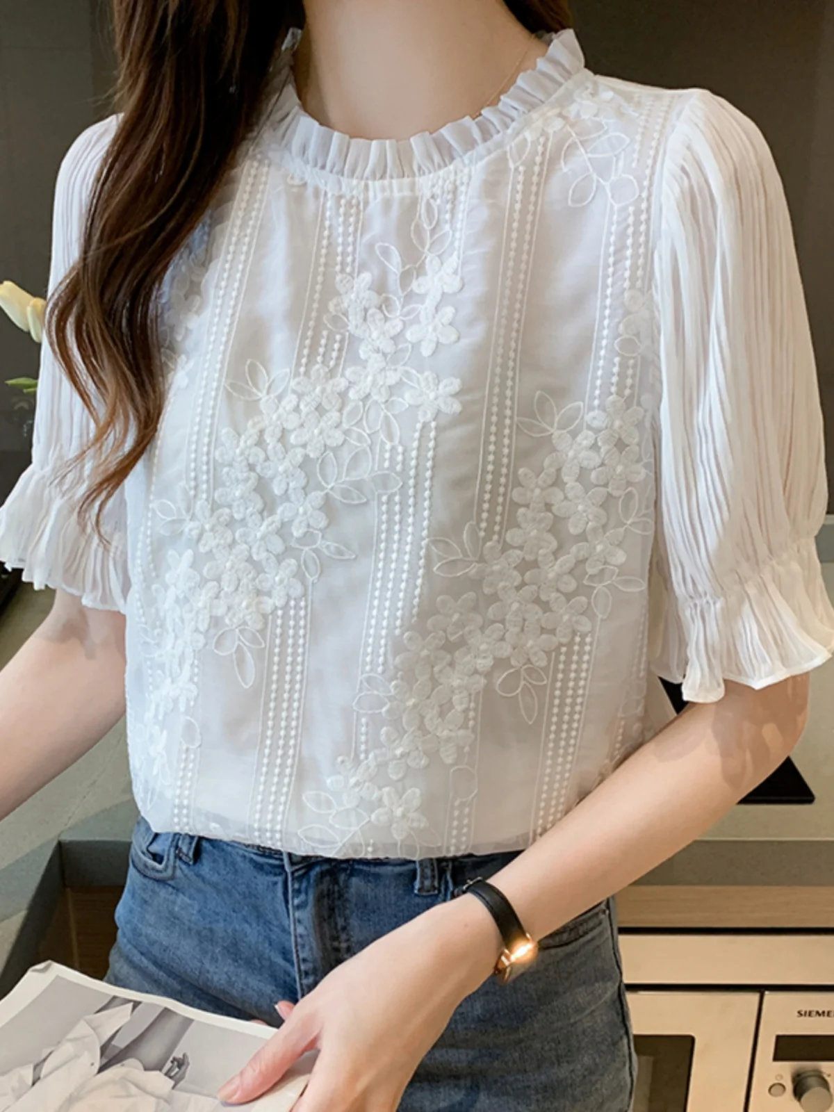 Sweet White Embroidered Lace Short Sleeve Women's Chiffon Top Fashionable Design Summer New Style Straight Cut Floral Print
Sweet White Embroidered Lace Short Sleeve Women's Chiffon Top Fashionable Design Summer New Style Straight Cut Floral Print