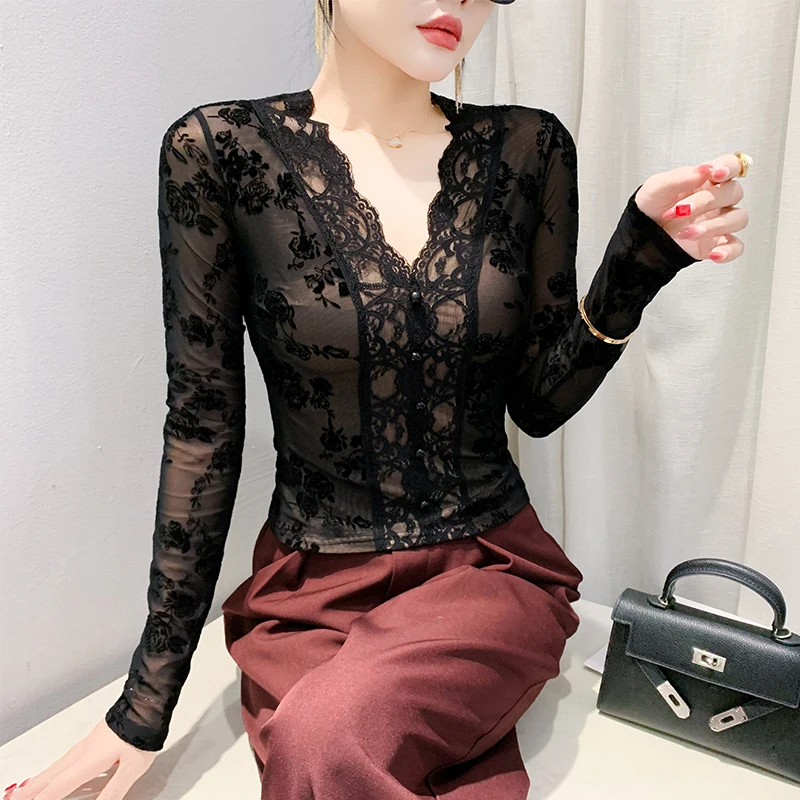 Сексуальная женская блузка с V-образным вырезом и длинными рукавами, кружевная, с бархатным принтом, для весны и осени, модный облегающий топ, базовый слой, маленькая блузка
Сексуальная женская блузка с V-образным вырезом и длинными рукавами, кружевная, с бархатным принтом, для весны и осени, модный облегающий топ, базовый слой, маленькая блузка