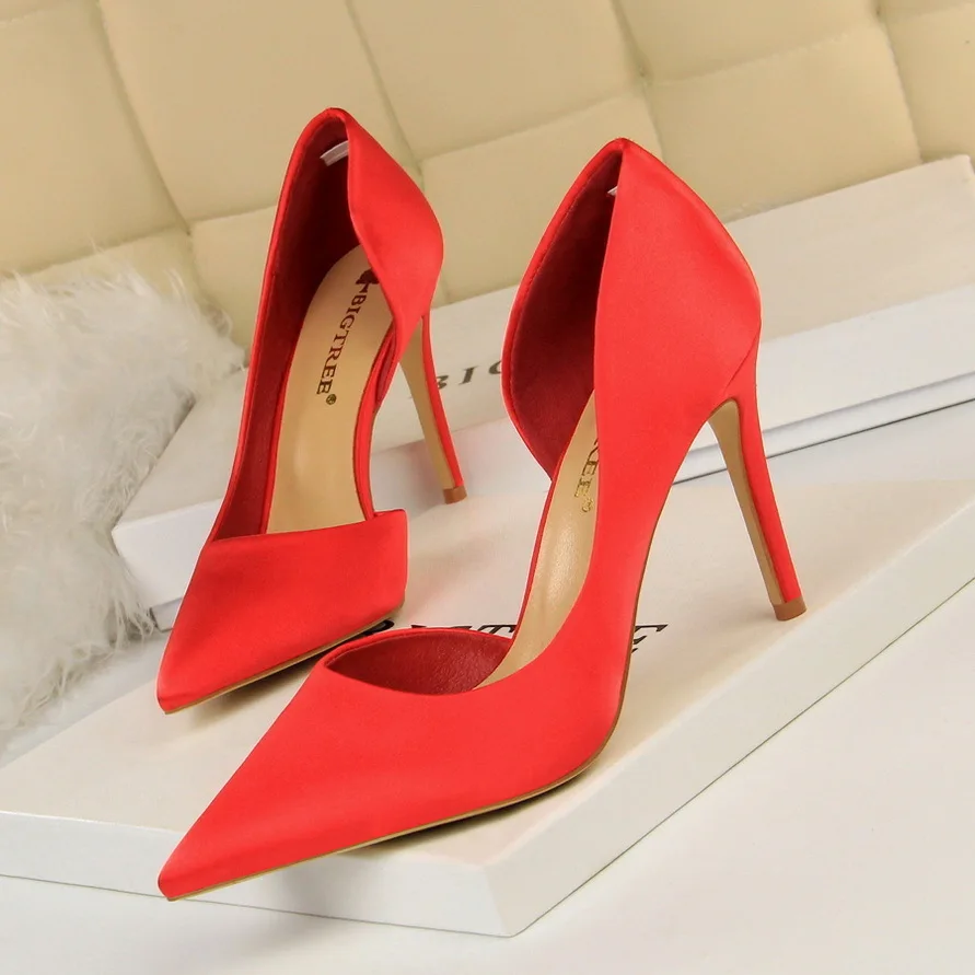 Women's Shoe Style Slim Satin Shallow Cut Pointed Side Sexy Nightclub Slimming Single High Heels Middle Heels Pumps Ladies Shoes
Women's Shoe Style Slim Satin Shallow Cut Pointed Side Sexy Nightclub Slimming Single High Heels Middle Heels Pumps Ladies Shoes