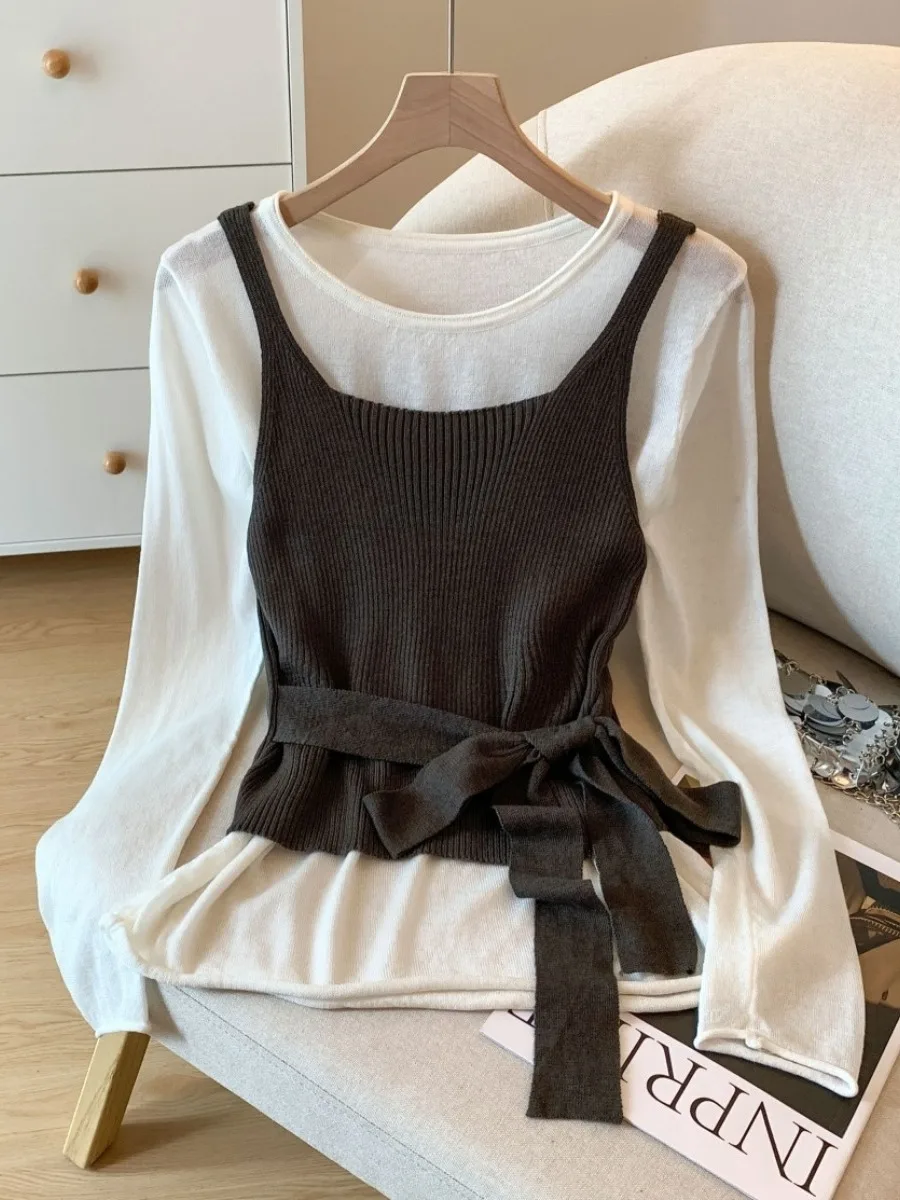 Ретро-комплект из двух предметов: повседневный универсальный топ на бретелях и бежевые брюки с круглым вырезом для женщин, американский стиль, облегающий крой, средней мягкости
Ретро-комплект из двух предметов: повседневный универсальный топ на бретелях и бежевые брюки с круглым вырезом для женщин, американский стиль, облегающий крой, средней мягкости