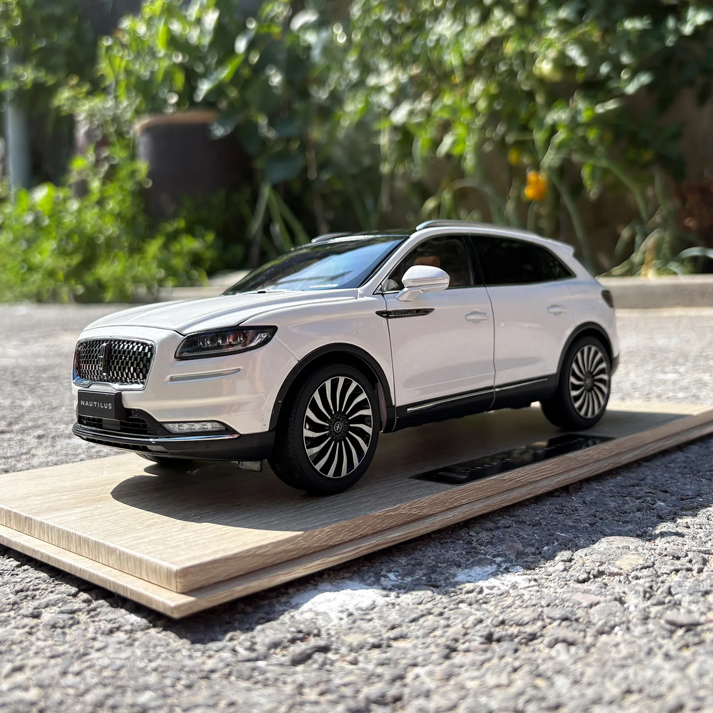 1:18 Original Model,Changan Lincoln NAUTILUS 2020,Alloy Car Model for Display,Gift and Collections
1:18 Original Model,Changan Lincoln NAUTILUS 2020,Alloy Car Model for Display,Gift and Collections