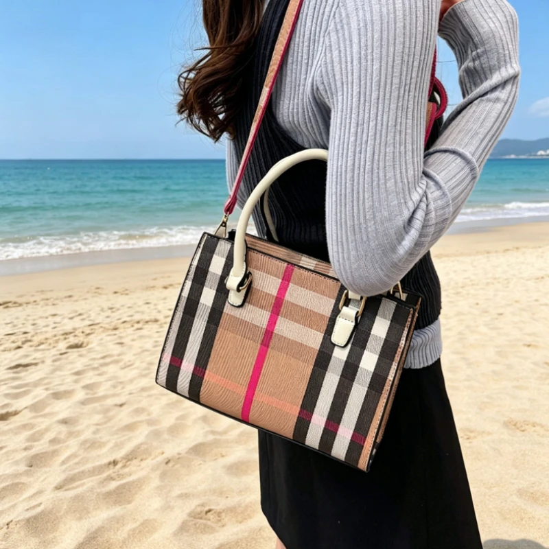Luxury design style handbag, modern casual women's crossbody bag, fashionable and portable zipper shoulder bag
Luxury design style handbag, modern casual women's crossbody bag, fashionable and portable zipper shoulder bag