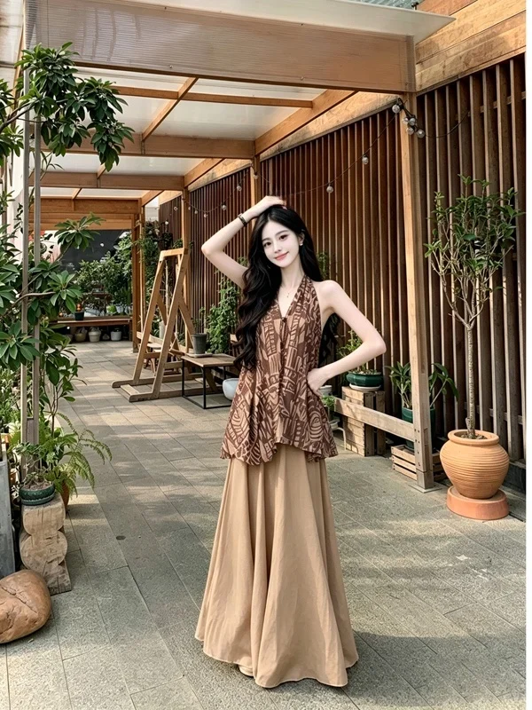 Summer Beach Vacation Women's Neck Hanging Strap Vest Backless V-Neck Sleeveless Half Skirt Two-Piece Set High Waist Printed
Summer Beach Vacation Women's Neck Hanging Strap Vest Backless V-Neck Sleeveless Half Skirt Two-Piece Set High Waist Printed