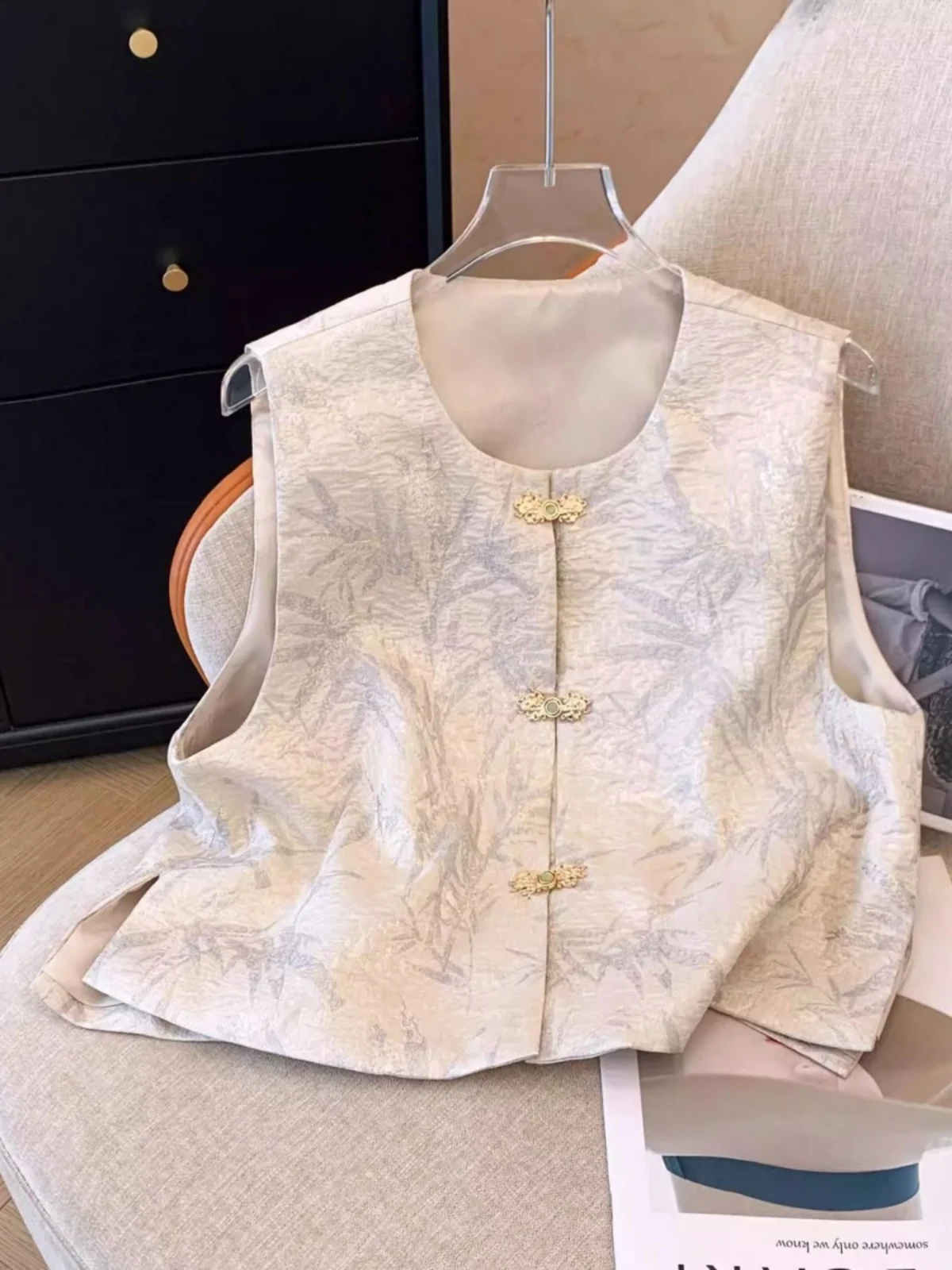 New Chinese Style Embroidered Vest Women's Short Sleeveless Top Layered Wear Summer New Arrival Small Size Friendly Fashion
New Chinese Style Embroidered Vest Women's Short Sleeveless Top Layered Wear Summer New Arrival Small Size Friendly Fashion