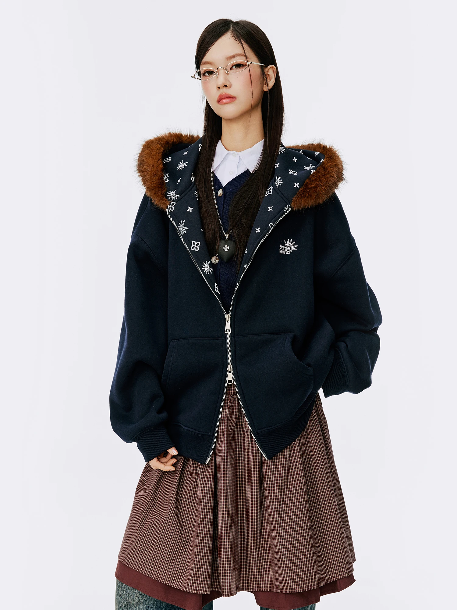 Женская толстовка свободного кроя с большим меховым воротником, на молнии, в корейском стиле, из дышащей ткани, с длинными рукавами
Женская толстовка свободного кроя с большим меховым воротником, на молнии, в корейском стиле, из дышащей ткани, с длинными рукавами