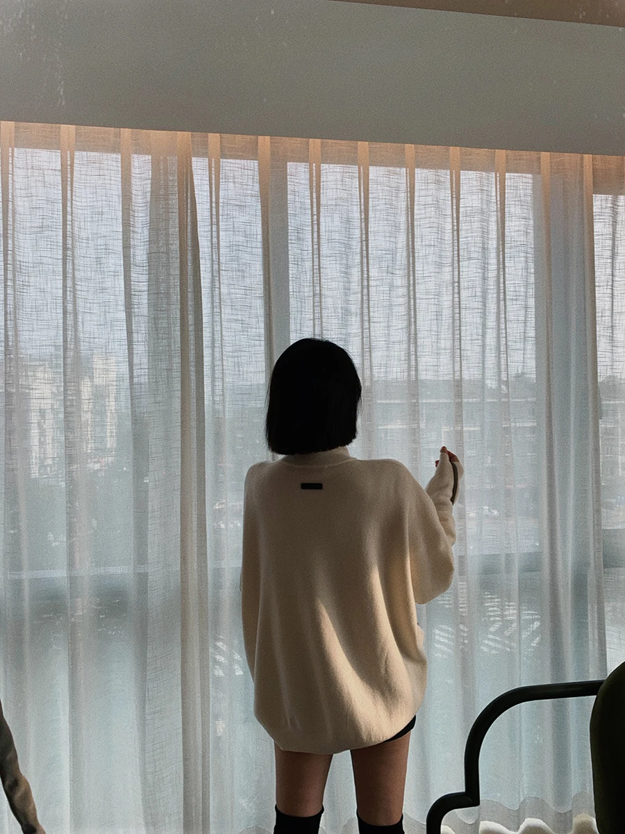 Высококачественный шерстяной свитер с высоким воротником и длинными рукавами прямого кроя от ASM ANNA для женщин
Высококачественный шерстяной свитер с высоким воротником и длинными рукавами прямого кроя от ASM ANNA для женщин