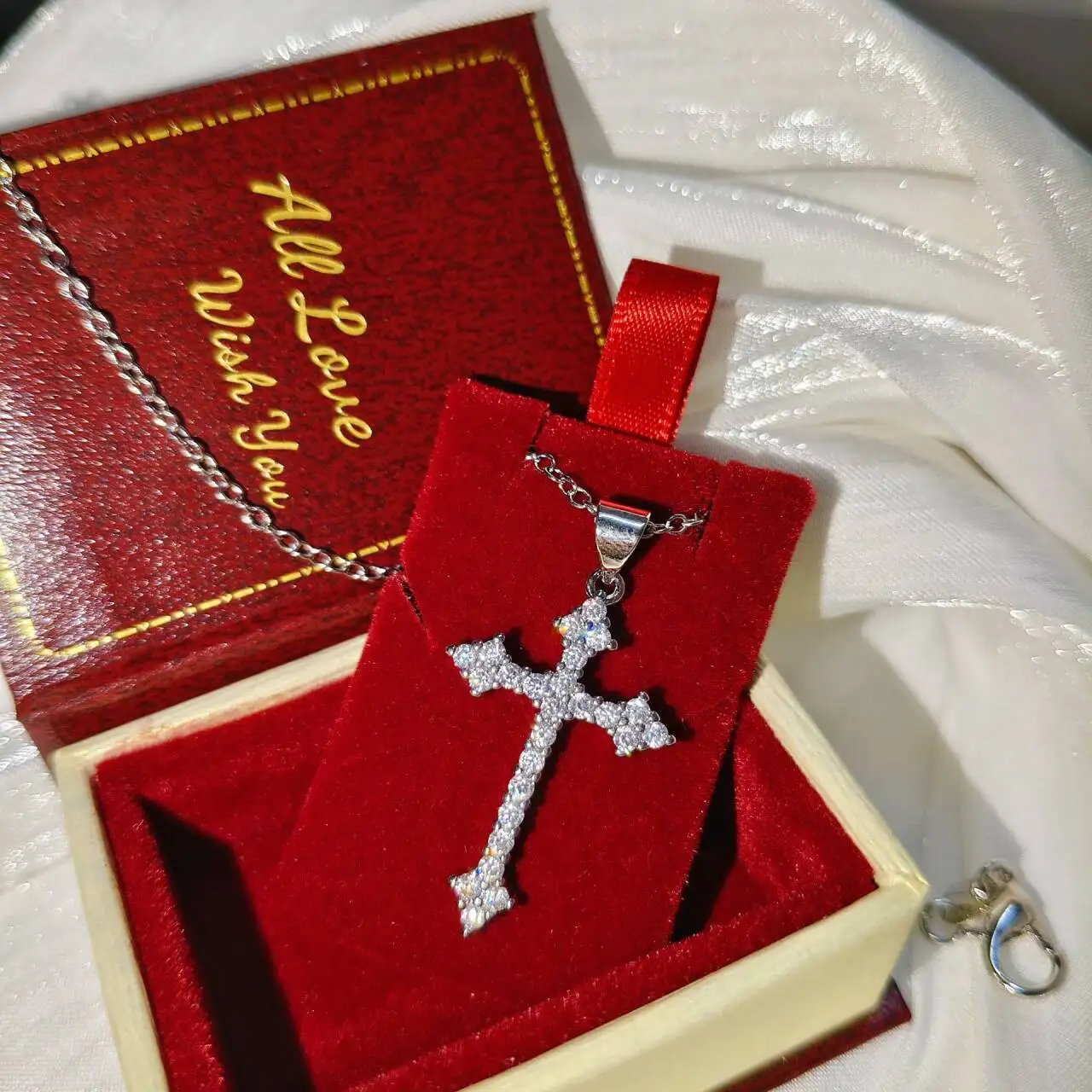 925 Sterling Silver Bright AAAAA Zircon Cross Pendant Necklace Elegant Simple Jewelry
925 Sterling Silver Bright AAAAA Zircon Cross Pendant Necklace Elegant Simple Jewelry