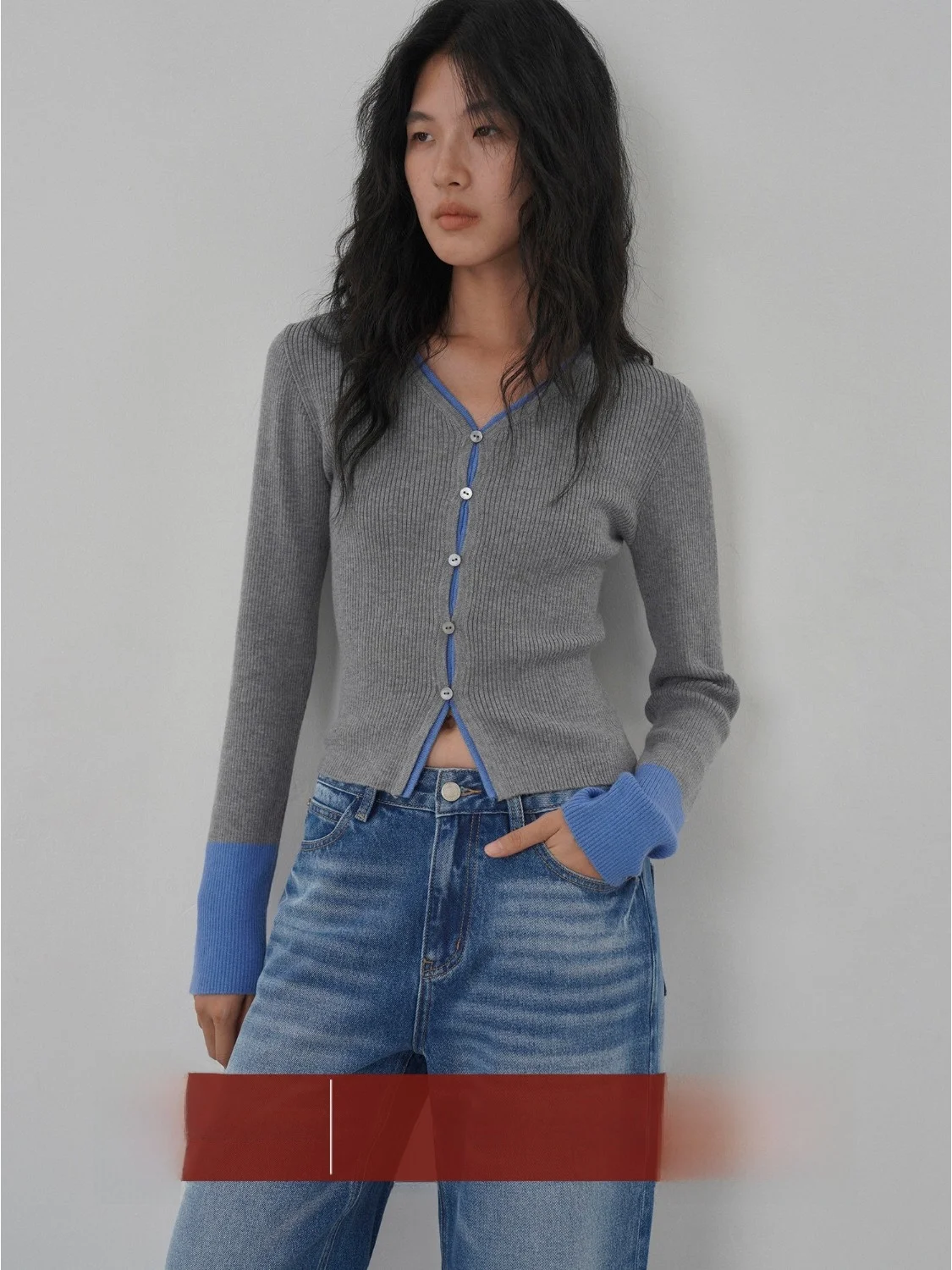 EIGHTHMONTH August V-ne Color Blo Knitwear Women's Slim Fit ort Top Casual Sle Long Sve Autumn New Arrival
EIGHTHMONTH August V-ne Color Blo Knitwear Women's Slim Fit ort Top Casual Sle Long Sve Autumn New Arrival