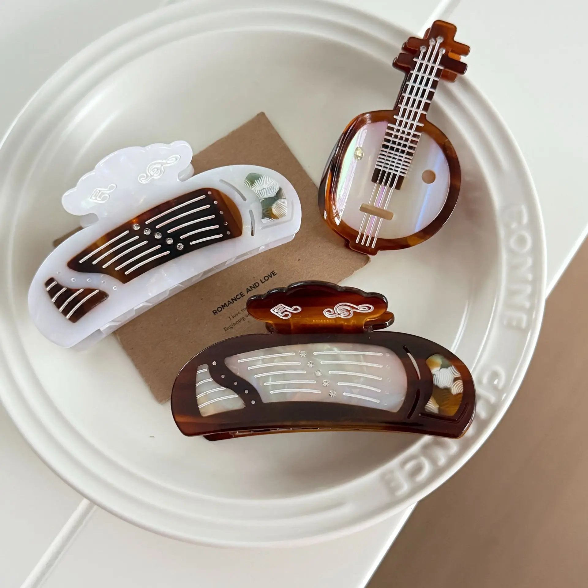 Premium Acetate Shark Hair Claw Pipa Guzheng Instrument Shape Unique Niche Design for Women Daily Updo Use Hair Bow
Premium Acetate Shark Hair Claw Pipa Guzheng Instrument Shape Unique Niche Design for Women Daily Updo Use Hair Bow