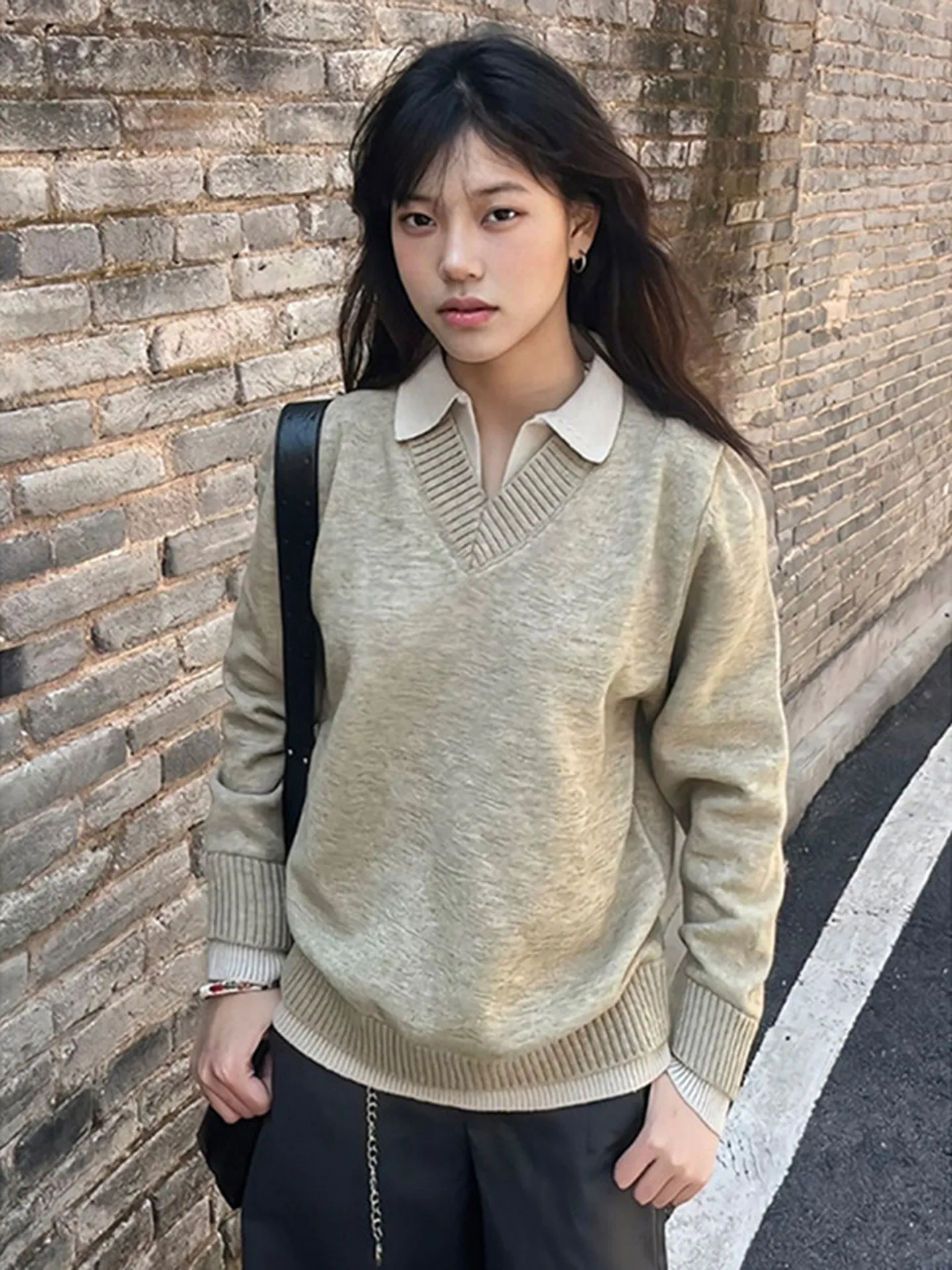 Мужской вязаный свитер с V-образным вырезом, повседневный, комфортный, зимний, для ношения под одеждой, комплект из двух предметов, мягкий, пушистый материал, для дома и прогулок
Мужской вязаный свитер с V-образным вырезом, повседневный, комфортный, зимний, для ношения под одеждой, комплект из двух предметов, мягкий, пушистый материал, для дома и прогулок