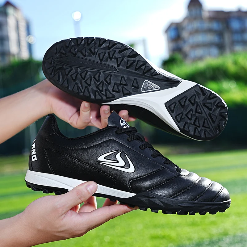 Мужские футбольные бутсы для игры на поле, новые оригинальные профессиональные нескользящие бутсы для футбола в помещении, нескользящие тренировочные быстрые футбольные кроссовки
Мужские футбольные бутсы для игры на поле, новые оригинальные профессиональные нескользящие бутсы для футбола в помещении, нескользящие тренировочные быстрые футбольные кроссовки