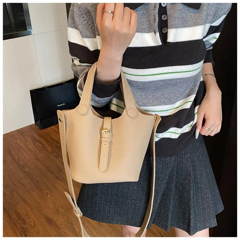 Ladies Crossbody-Bag Made Of Sheepskin Leather Featuring Casual Austria High-End Lightweight Soft Daily Look
Ladies Crossbody-Bag Made Of Sheepskin Leather Featuring Casual Austria High-End Lightweight Soft Daily Look