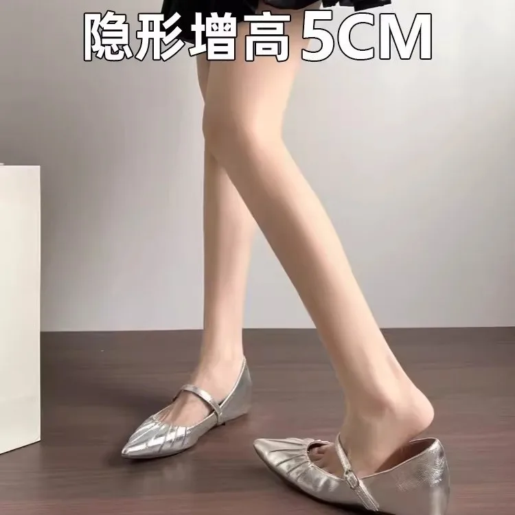 Весенние серебристые женские туфли Мэри Джейн, удобные женские модельные туфли на мягкой подошве в уличном стиле на плоской подошве
Весенние серебристые женские туфли Мэри Джейн, удобные женские модельные туфли на мягкой подошве в уличном стиле на плоской подошве