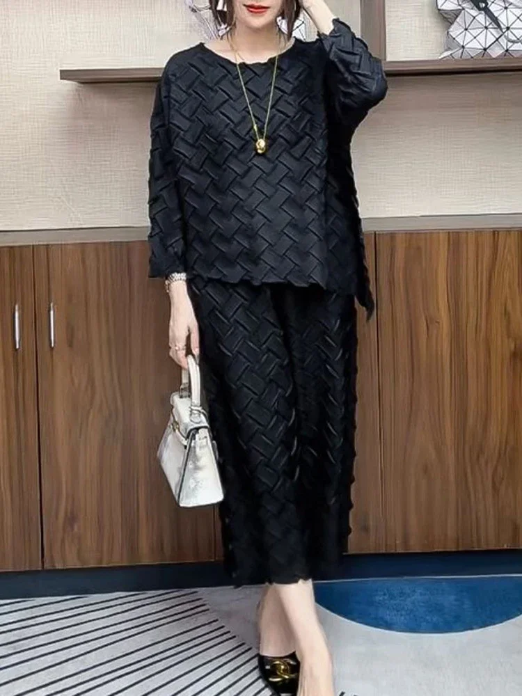 Round Neck Pullover with Wide Leg Pants Miyake 2025 Summer New Black Design Loose Pleated Women's Two Piece Set Niche Simple
Round Neck Pullover with Wide Leg Pants Miyake 2025 Summer New Black Design Loose Pleated Women's Two Piece Set Niche Simple