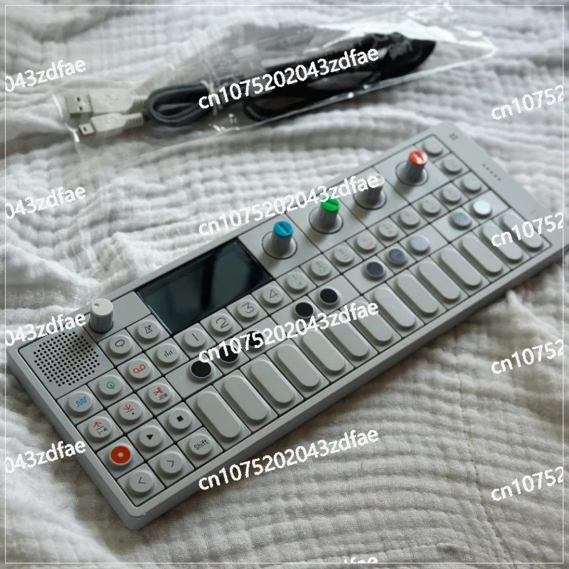 Spot Teenage Engineering OP-1Field Synthesizer, Sampler OPZ Mixer TX - 6
Spot Teenage Engineering OP-1Field Synthesizer, Sampler OPZ Mixer TX - 6