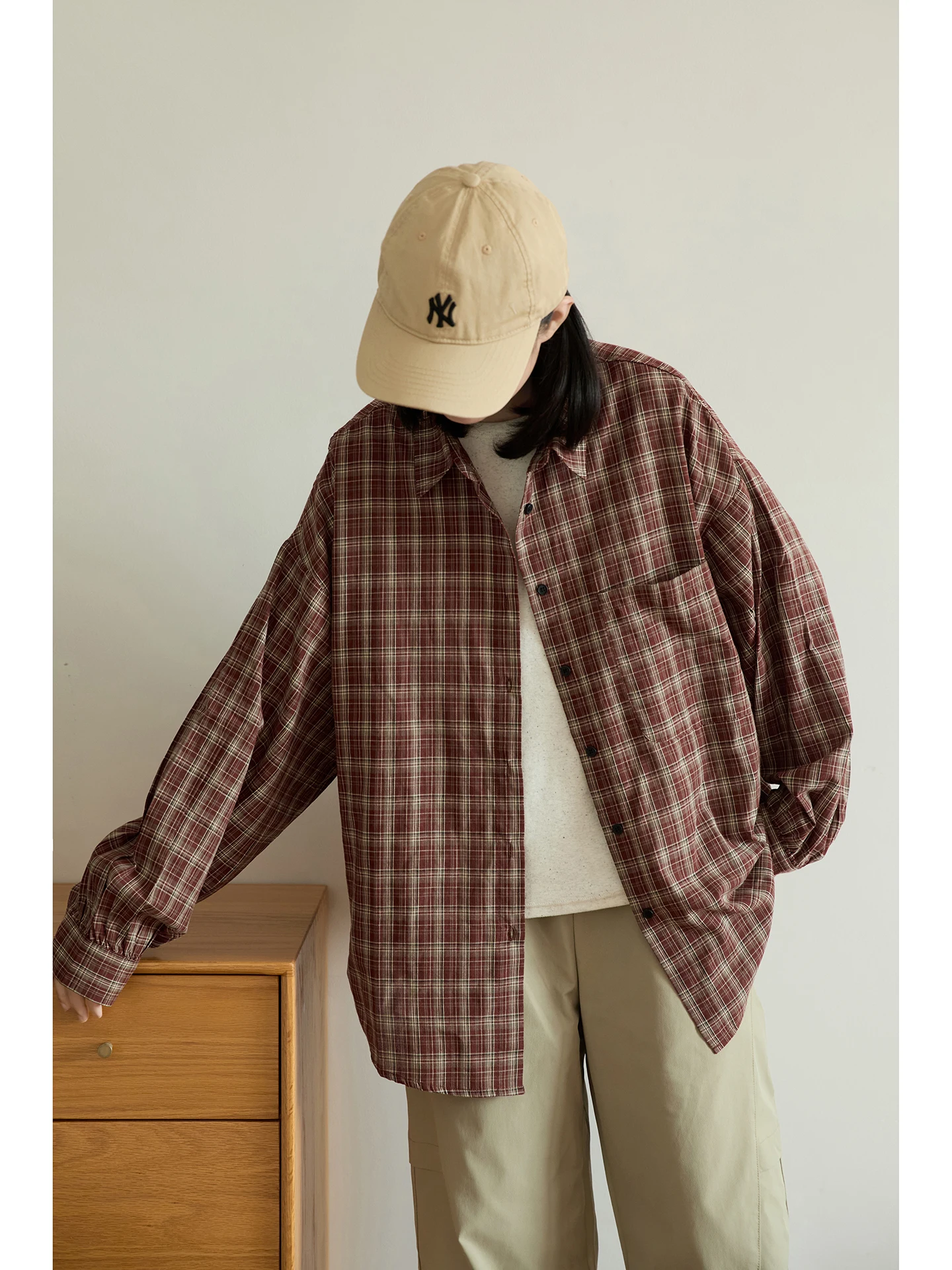 Свободная женская хлопковая рубашка в клетку большого размера, винтажная, с длинным рукавом, на пуговицах, для осенне-зимнего сезона
Свободная женская хлопковая рубашка в клетку большого размера, винтажная, с длинным рукавом, на пуговицах, для осенне-зимнего сезона