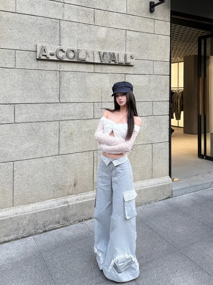 American Hot Girl Lace V-neck Long Sleeve Top Women's Casual Patchwork Two-piece Slimming Fashion Set High Waist Long Pants
American Hot Girl Lace V-neck Long Sleeve Top Women's Casual Patchwork Two-piece Slimming Fashion Set High Waist Long Pants