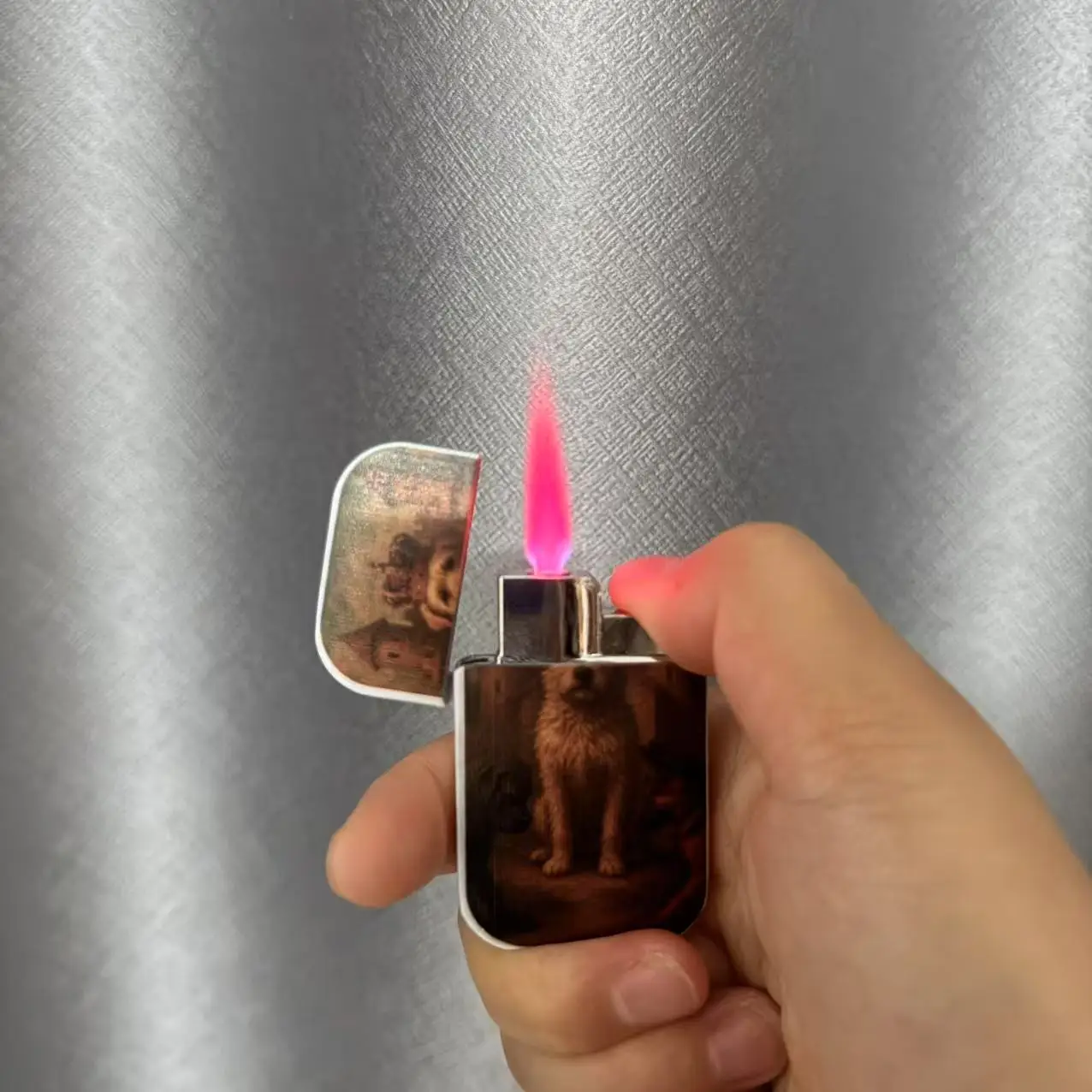 Super Fire Charles King Hound Lighter Retro Creative Oil Painting Lighter Trendy Play Collectable Reusable Personalized Gift Dog
Super Fire Charles King Hound Lighter Retro Creative Oil Painting Lighter Trendy Play Collectable Reusable Personalized Gift Dog