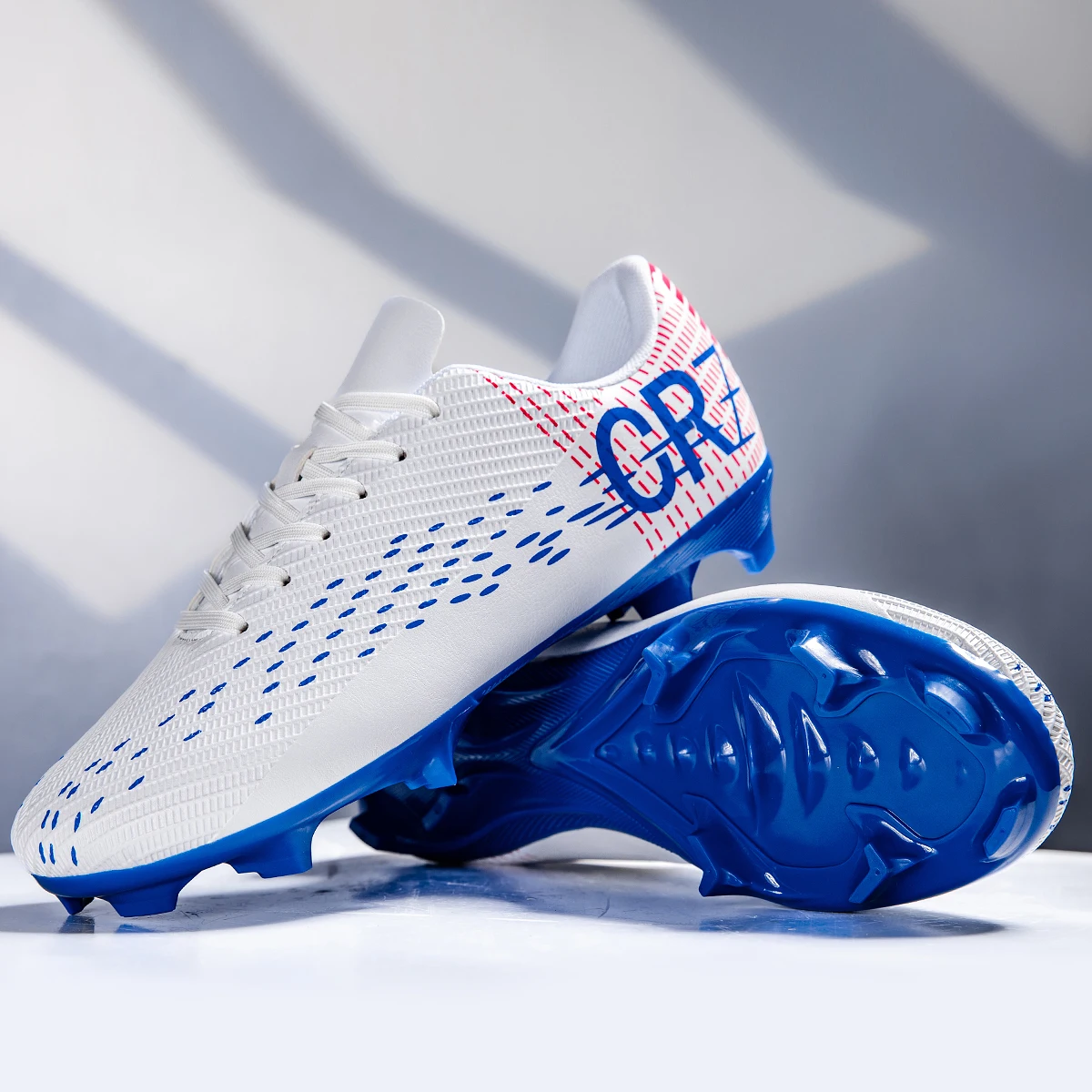 Outdoor soccer shoes with long studs for men and boys; shock-absorbing and anti-skid for grass fields; unisex for training and
Outdoor soccer shoes with long studs for men and boys; shock-absorbing and anti-skid for grass fields; unisex for training and