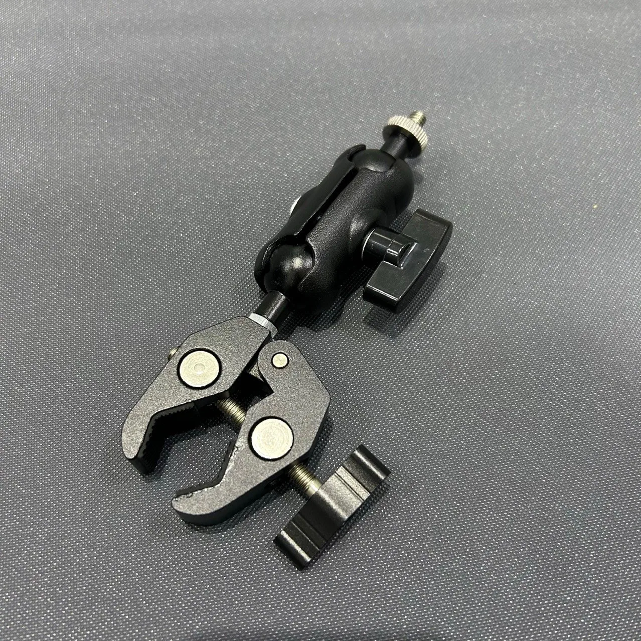 Universal Joint Photography Stand 360 Degree Aluminum Alloy Clamp with 1/4' 3/8' Screw Hole for Mobile Phone Holder
Universal Joint Photography Stand 360 Degree Aluminum Alloy Clamp with 1/4' 3/8' Screw Hole for Mobile Phone Holder