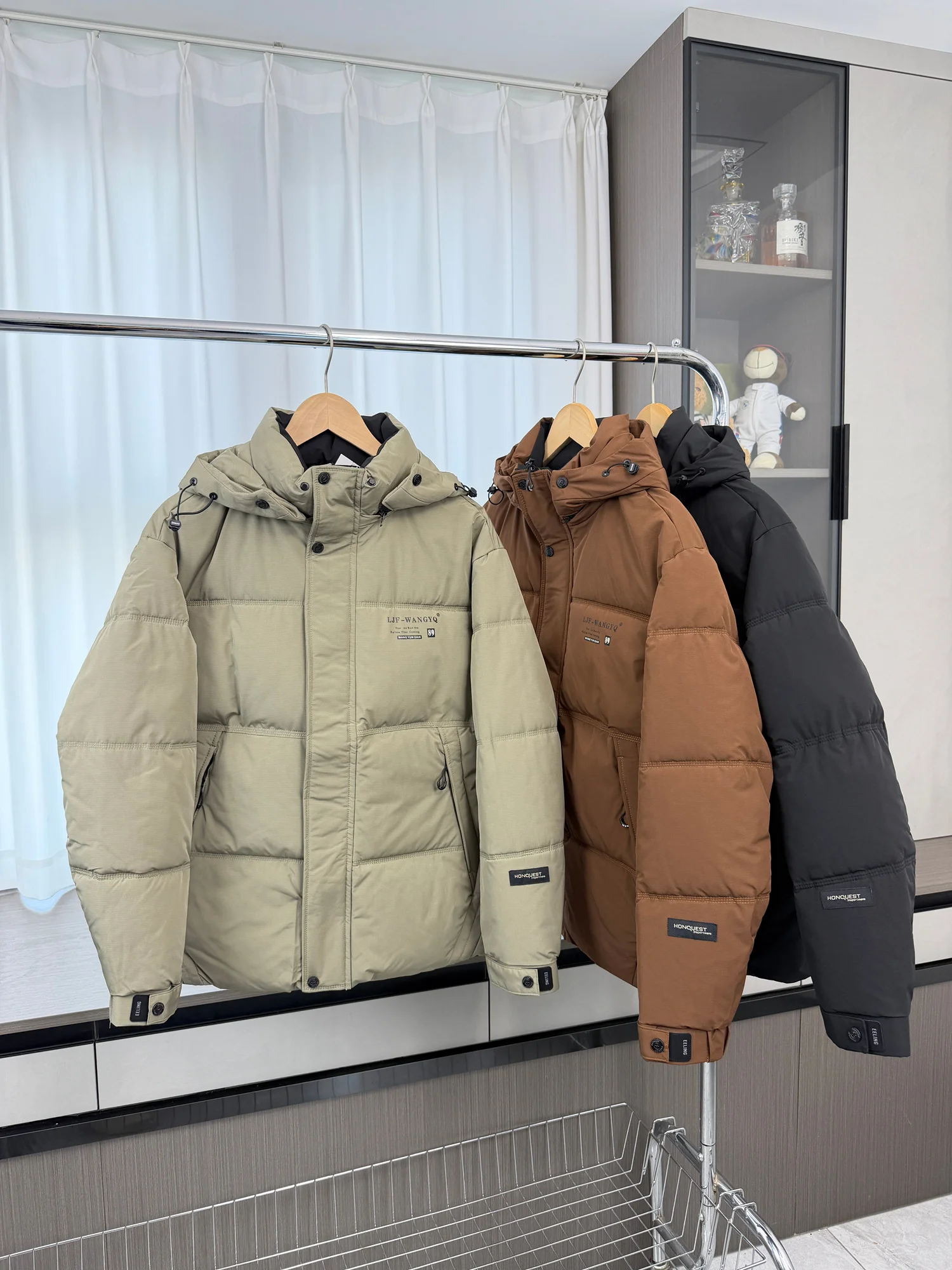 Утепленная хлопковая куртка для мужчин: зимняя, теплая, повседневная, с капюшоном, модная, ветрозащитная, приталенная, с длинными рукавами, однотонная
Утепленная хлопковая куртка для мужчин: зимняя, теплая, повседневная, с капюшоном, модная, ветрозащитная, приталенная, с длинными рукавами, однотонная