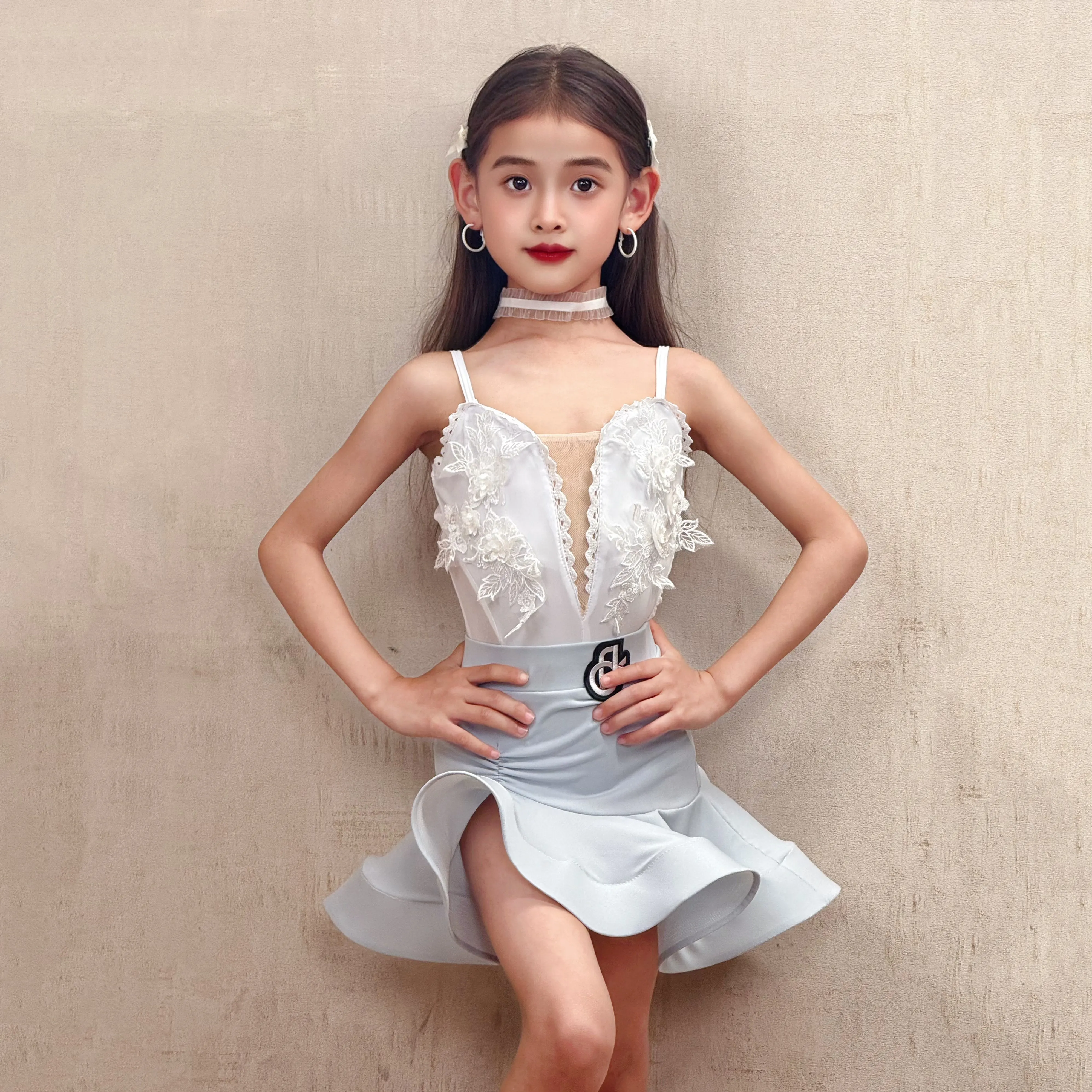 New summer Latin dance costumes, girls' high-end practice costumes, children's performance costumes and dance costumes
New summer Latin dance costumes, girls' high-end practice costumes, children's performance costumes and dance costumes