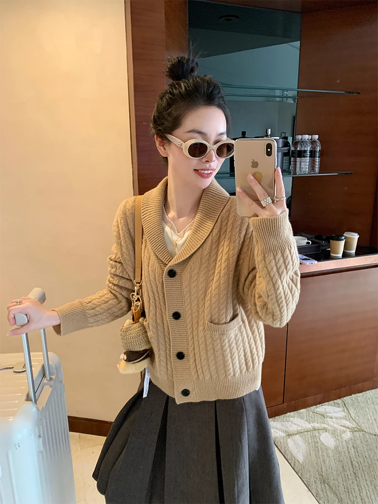 JinSu 00 Wool Knitted Long Sve Sweater Autumn Spring Korean Sle Collar Twist Knitwear Ele Cardigan Outerwear
JinSu 00 Wool Knitted Long Sve Sweater Autumn Spring Korean Sle Collar Twist Knitwear Ele Cardigan Outerwear