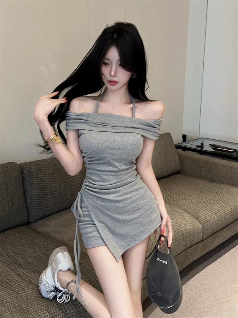 Design Sensation Summer Outfit Women's One Shoulder Belted Neck Hanging Waist Cinching Top And Shorts Two Piece Set
Design Sensation Summer Outfit Women's One Shoulder Belted Neck Hanging Waist Cinching Top And Shorts Two Piece Set