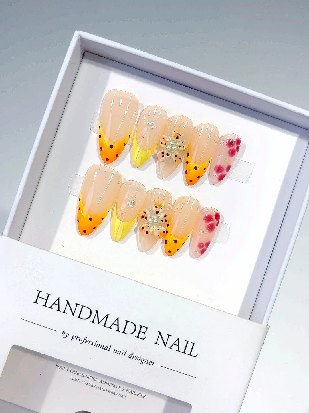 French Gradient Speckle Light Luxury Style Nail Art Fashionable Wearable Manicure (D475)
French Gradient Speckle Light Luxury Style Nail Art Fashionable Wearable Manicure (D475)