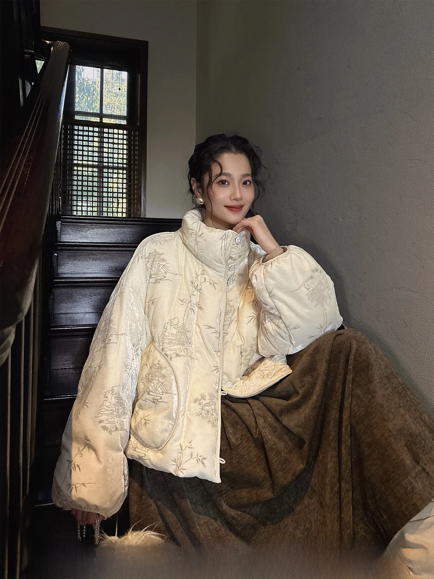 Зимняя женская куртка Sanji Bla Flower Double Birth New Chinese Sle Velvet National Trend Down Jaet 2025 New National Tr...
Зимняя женская куртка Sanji Bla Flower Double Birth New Chinese Sle Velvet National Trend Down Jaet 2025 New National Tr...