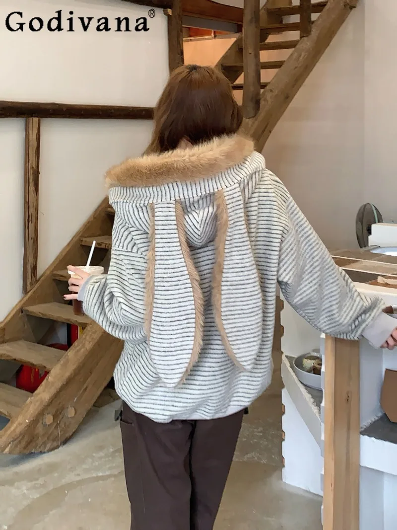 Y2K Subculture College Style Striped Cute Bunny Ear Cardigan Sweatshirt for Women Thickened Warm Hooded Fur Collar Plush Coat
Y2K Subculture College Style Striped Cute Bunny Ear Cardigan Sweatshirt for Women Thickened Warm Hooded Fur Collar Plush Coat