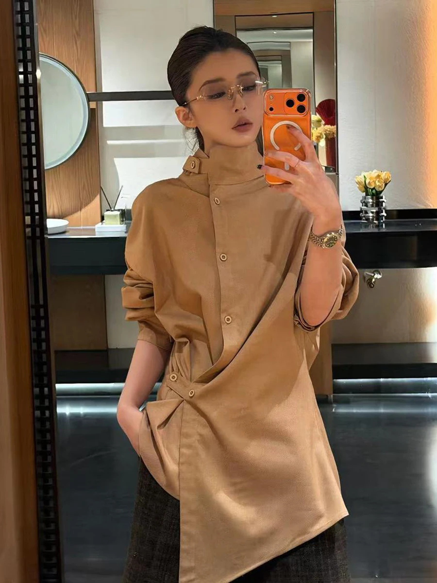 Casual Style Khaki Single Button Asymmetrical Stand Collar Women's Shirt Loose Fit Spring 2026 New Arrival Elegant Design
Casual Style Khaki Single Button Asymmetrical Stand Collar Women's Shirt Loose Fit Spring 2026 New Arrival Elegant Design