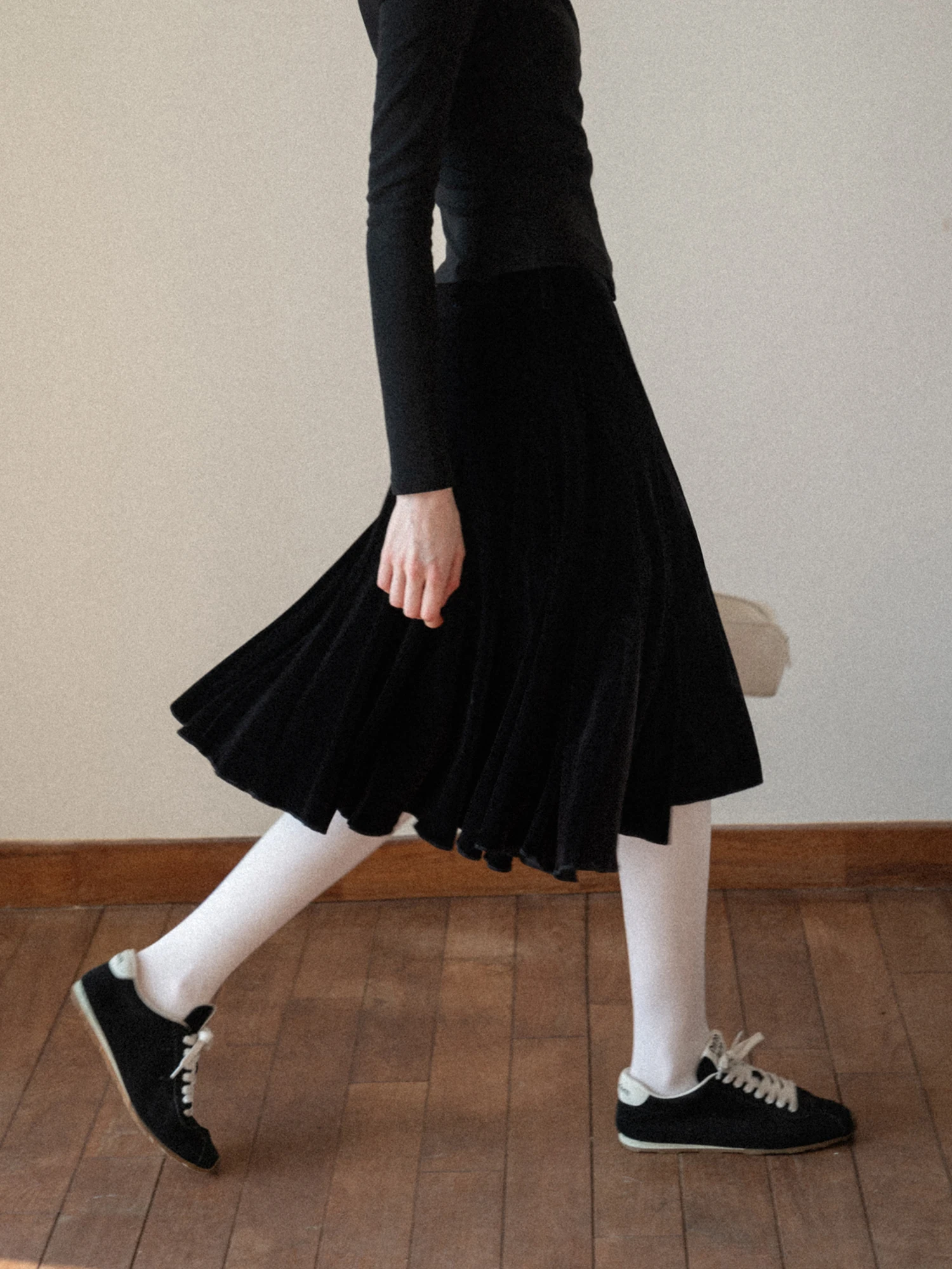High Waist Velvet Mid-Length A-Line Skirt with Ruffle Hemline Eggka Black Silk Velvet Fabric Women's Vintage Style Skirt
High Waist Velvet Mid-Length A-Line Skirt with Ruffle Hemline Eggka Black Silk Velvet Fabric Women's Vintage Style Skirt