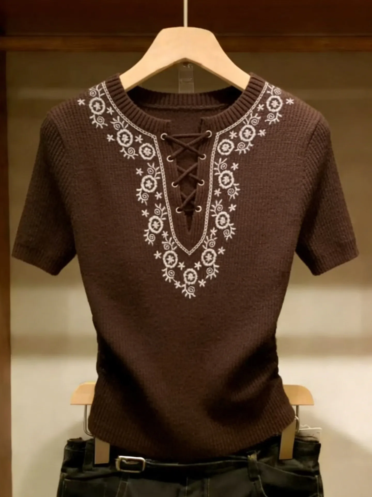 Retro Fashion Printed Short Sleeve Knitted Top Comfortable Breathable Crew Neck Women's Summer Fashion Casual Knitwear
Retro Fashion Printed Short Sleeve Knitted Top Comfortable Breathable Crew Neck Women's Summer Fashion Casual Knitwear