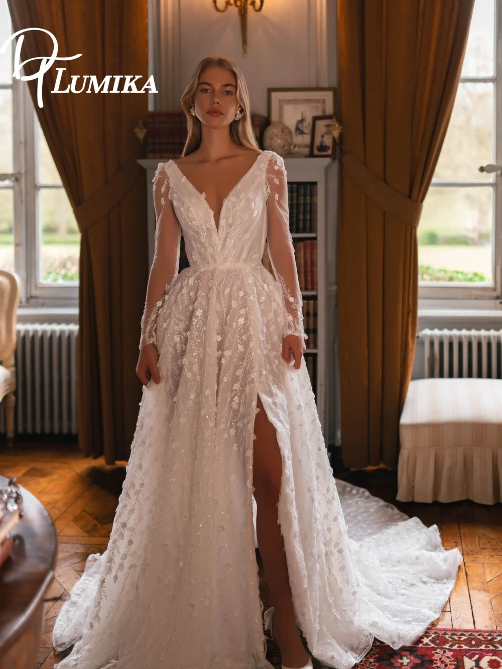 Alluring Deep-V Lace Wedding Dress 2026 Romantic High-Slit Bridal Gown Sultry A-Line Floor-Length Bridal Dress Robe De Mariée
Alluring Deep-V Lace Wedding Dress 2026 Romantic High-Slit Bridal Gown Sultry A-Line Floor-Length Bridal Dress Robe De Mariée