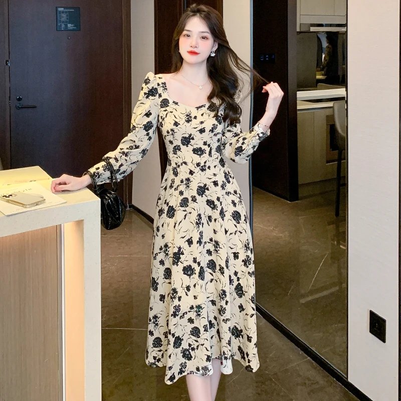 Floral Women Dresses New Autumn French Square Collar High Waist A-Line Long Sleeve Fairycore Korean Fashion Female Dresses
Floral Women Dresses New Autumn French Square Collar High Waist A-Line Long Sleeve Fairycore Korean Fashion Female Dresses