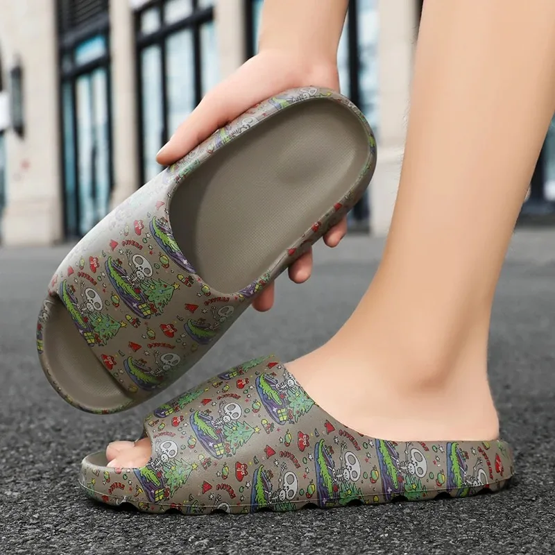 Men's New Style Summer Outdoor Wear Large Size Non-Slip Thick-Soled Men's Home Beach Slippers
Men's New Style Summer Outdoor Wear Large Size Non-Slip Thick-Soled Men's Home Beach Slippers