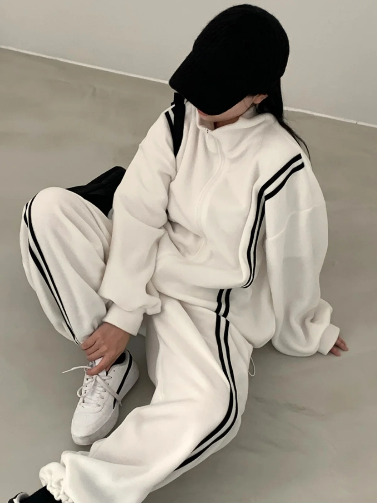 Spring Faion Women's Lazy Haome Striped Stand Collar Zipper Jaet Casual Wide Leg Long Pants Two Piece Set Long Sve
Spring Faion Women's Lazy Haome Striped Stand Collar Zipper Jaet Casual Wide Leg Long Pants Two Piece Set Long Sve