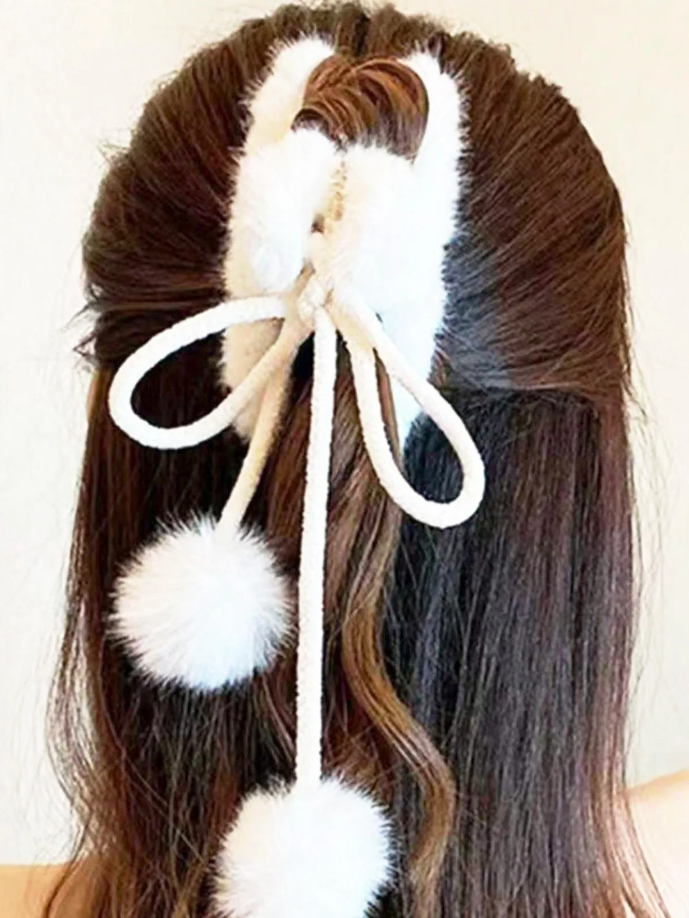 Autumn & Winter Traditional Style Tassel Pom-Pom Pendant Plush Claw Clip - A Hair Accessory For Girls, Suitable For High Ponytai
Autumn & Winter Traditional Style Tassel Pom-Pom Pendant Plush Claw Clip - A Hair Accessory For Girls, Suitable For High Ponytai