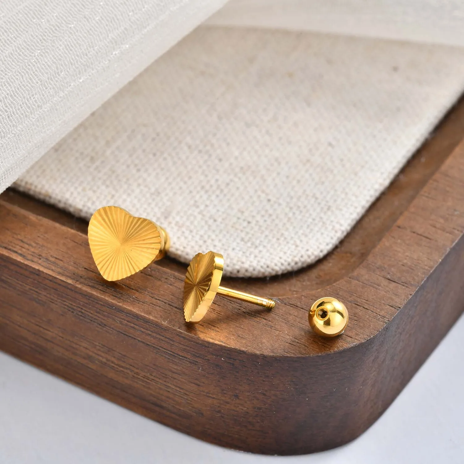 18K Gold Plated Love Heart Dainty Stud Earrings for Women Girls, Stainless Steel Nickel Free Piercing Jewelry
18K Gold Plated Love Heart Dainty Stud Earrings for Women Girls, Stainless Steel Nickel Free Piercing Jewelry