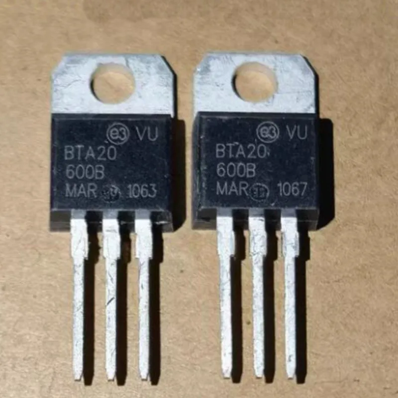 BTA20 -600B BTA20-600 20A 600V TO220 (Product quantity: 20 pieces)
BTA20 -600B BTA20-600 20A 600V TO220 (Product quantity: 20 pieces)