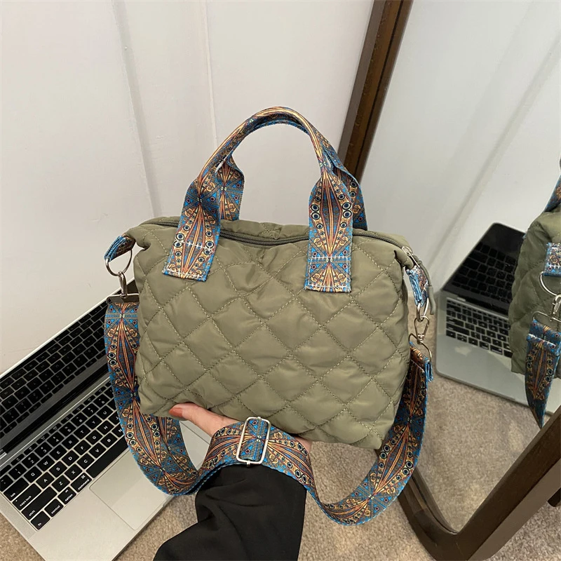 Women Wide Shoulder Belt Handbag Fall/Winter Rhombus Space Cotton Shoulder Bag Large Capacity All-Match Shopping Tote Bag
Women Wide Shoulder Belt Handbag Fall/Winter Rhombus Space Cotton Shoulder Bag Large Capacity All-Match Shopping Tote Bag