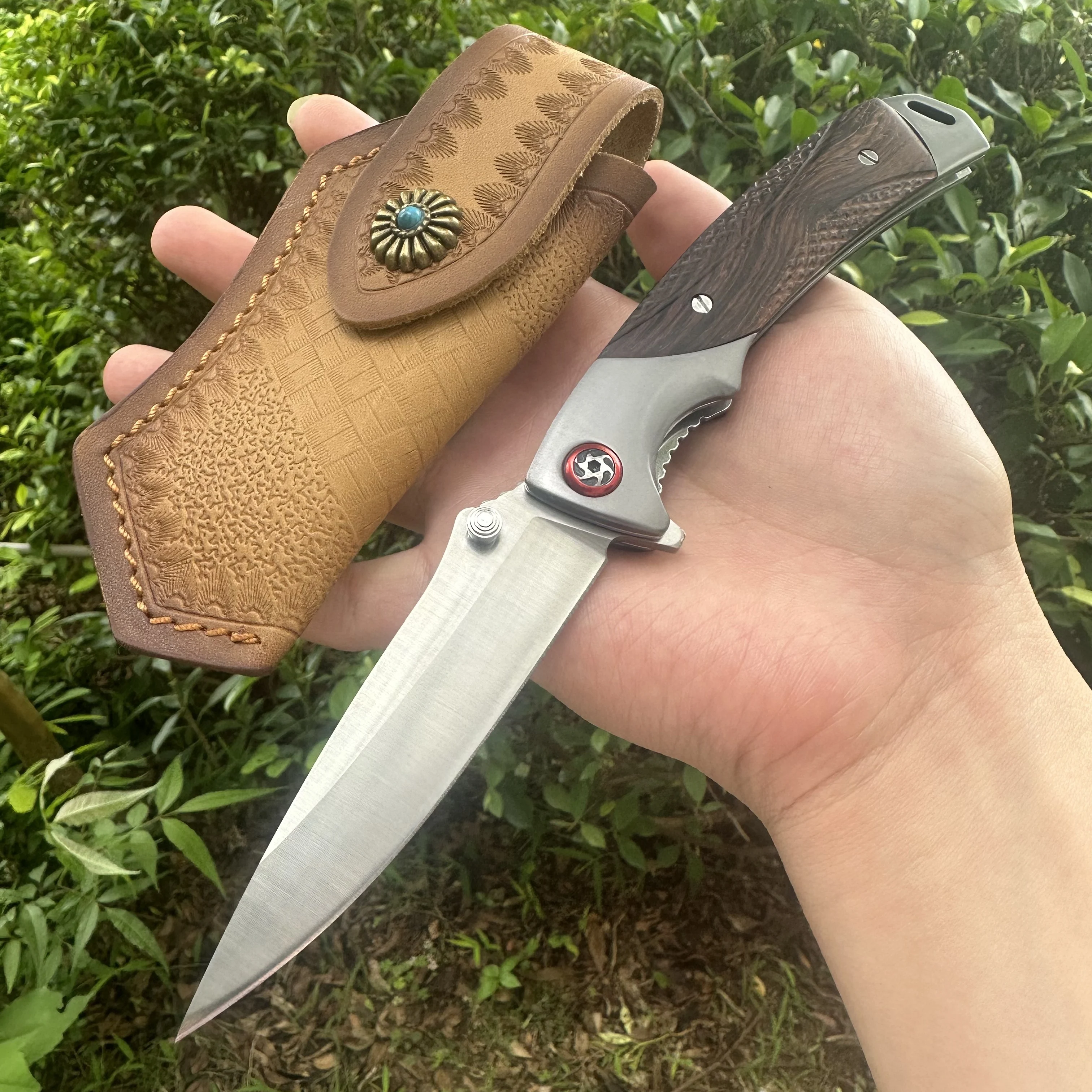 Topwell Handmade Outdoor EDC Folding Knife 14C28N Blade Africa Wood Smooth Ball Bearing Kraft First layer Leather Sheath
Topwell Handmade Outdoor EDC Folding Knife 14C28N Blade Africa Wood Smooth Ball Bearing Kraft First layer Leather Sheath