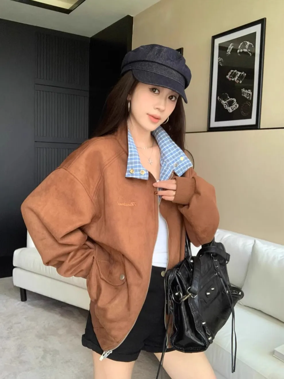 Retro American Style Women's Baseball Jacket Autumn Plaid Splicing Zipper Long Sleeve Short Wide Top Fashionable Outerwear
Retro American Style Women's Baseball Jacket Autumn Plaid Splicing Zipper Long Sleeve Short Wide Top Fashionable Outerwear