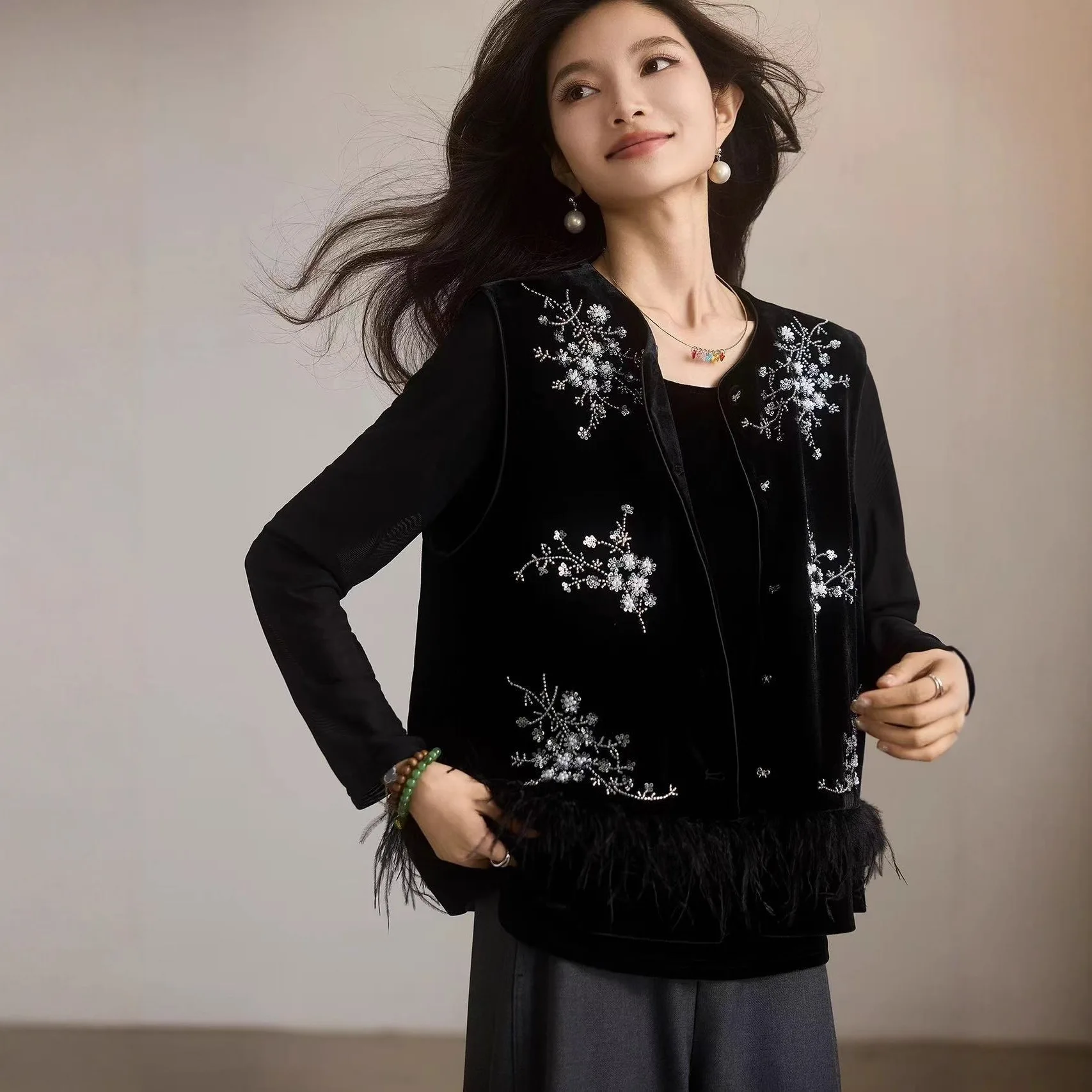 Новый китайский стиль, жилет с вышивкой из бисера, женский жилет без рукавов, хлопковое пальто, осень и зима
Новый китайский стиль, жилет с вышивкой из бисера, женский жилет без рукавов, хлопковое пальто, осень и зима