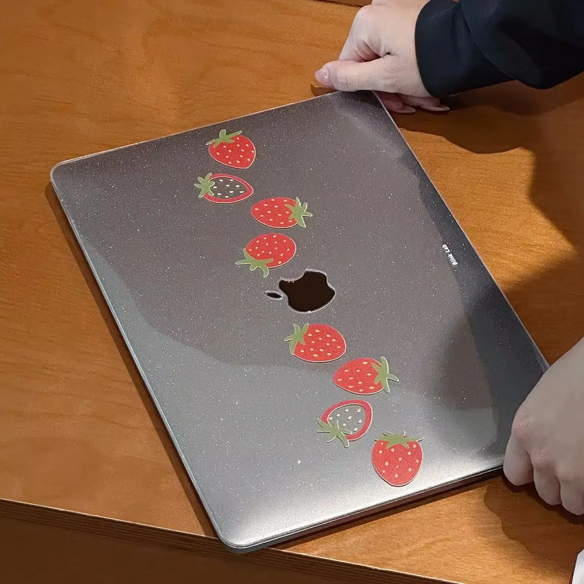 Red Strawberry Shining Laptop Case For Macbook Air 13.6 M4 NEO 15 M3 Hard Glitter Cover For Mac Book Pro 13 M1 M2 14 M4 M5 16
Red Strawberry Shining Laptop Case For Macbook Air 13.6 M4 NEO 15 M3 Hard Glitter Cover For Mac Book Pro 13 M1 M2 14 M4 M5 16